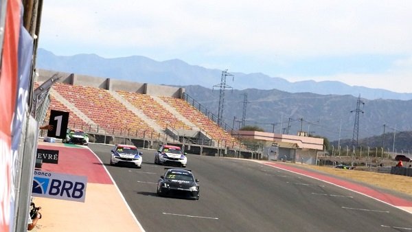 Pernía y Pezzini fueron los ganadores del TCR en su paso por San Juan